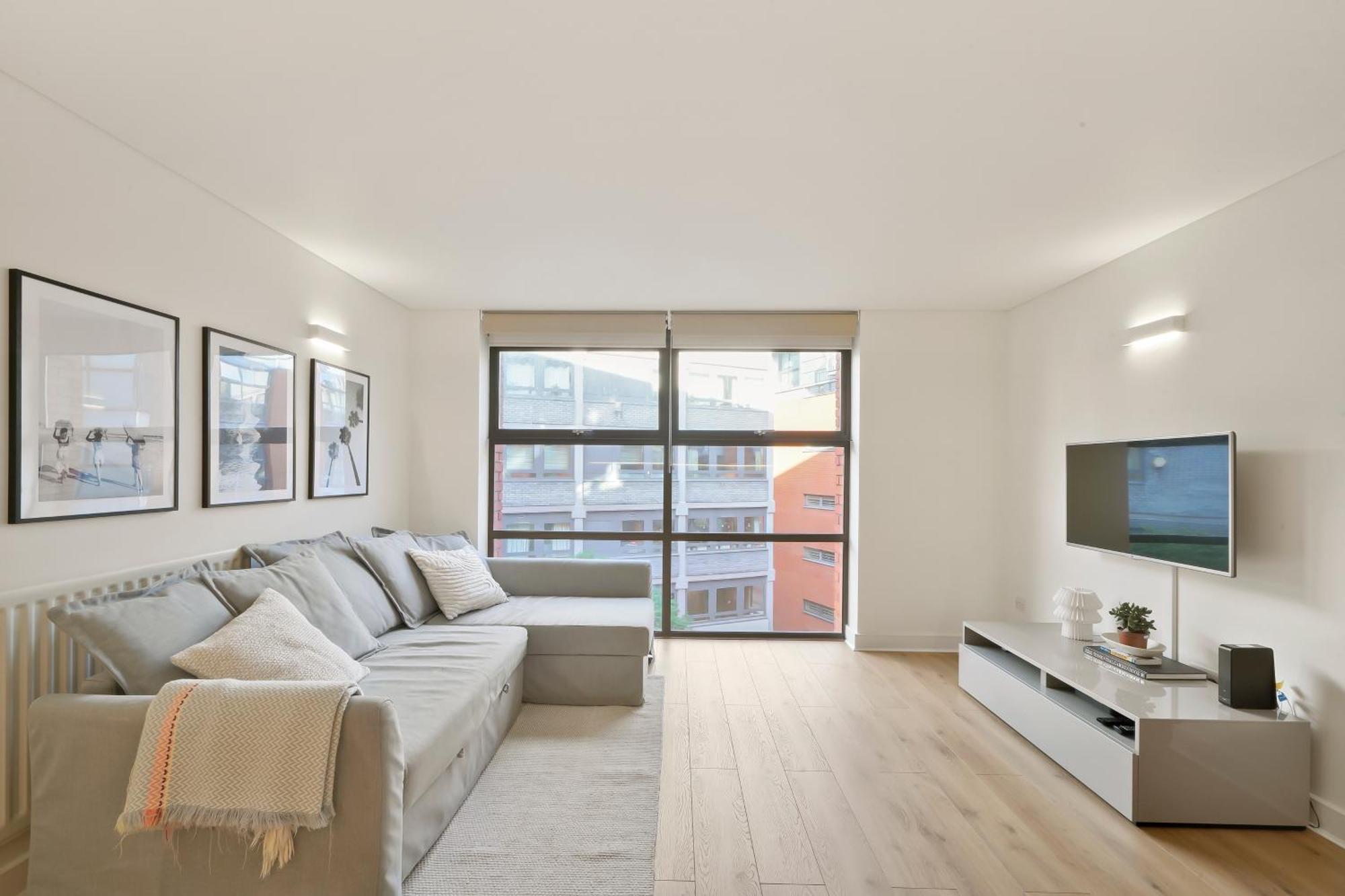 Flat 315, 33 Birtton Street * Лондон